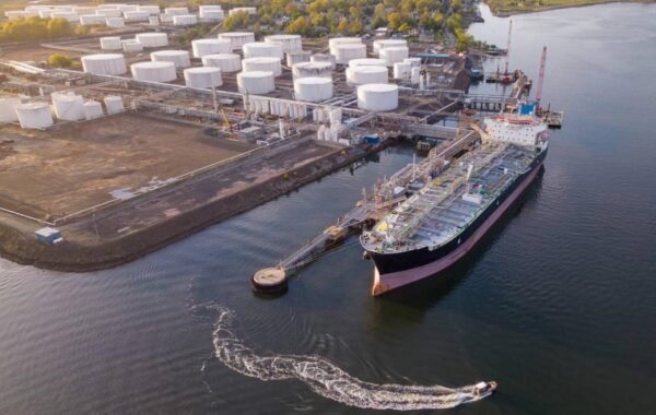 El cierre del Estrecho de Ormuz: una amenaza global para el petróleo y la economía