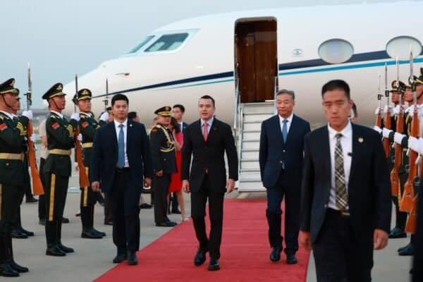 Daniel Noboa llega a China para fortalecer relaciones con Xi Jinping y atraer inversiones
