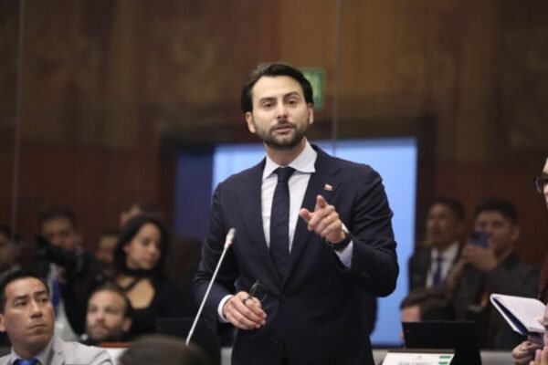 Presidente de la Asamblea revela lista de funcionarios separados por vínculos familiares