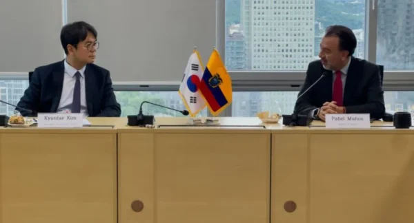 Alcalde Pabel Muñoz firma convenios en Corea del Sur para fortalecer el Centro de Innovación IQ en Quito