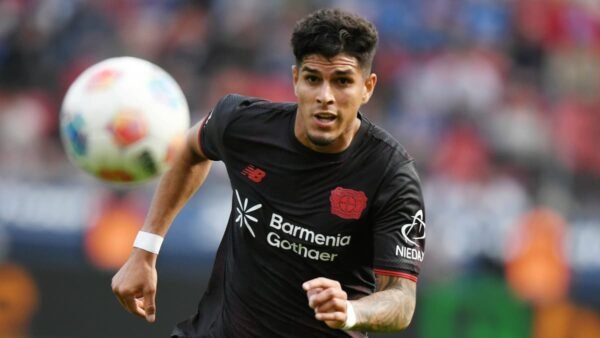 Piero Hincapié presiona su salida del Leverkusen: Arsenal lidera la puja y Tottenham insiste