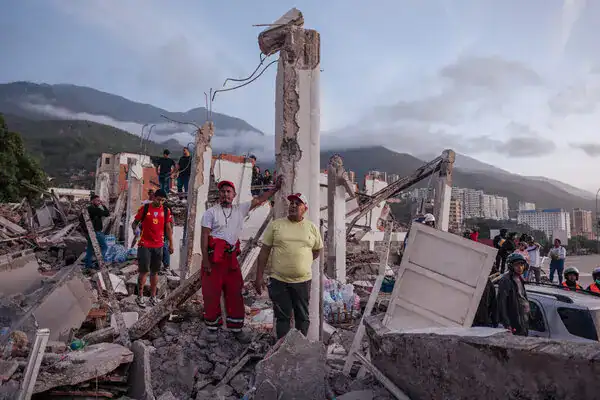 Venezuela enfrenta una de sus horas más difíciles: tragedia, rescate y un país golpeado por la emergencia