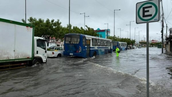 Lluvias intensas provocan acumulación de agua en al menos 18 sectores de Guayaquil