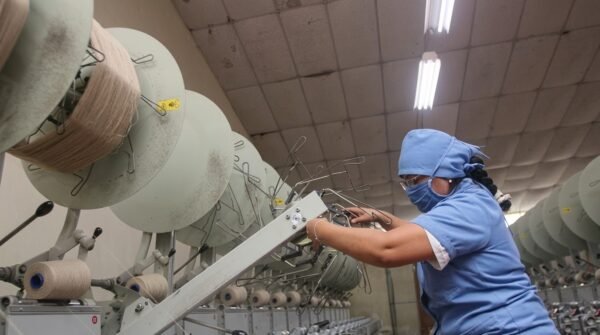 Actividad económica de Ecuador creció 7,9 % en julio impulsada por petróleo y manufactura