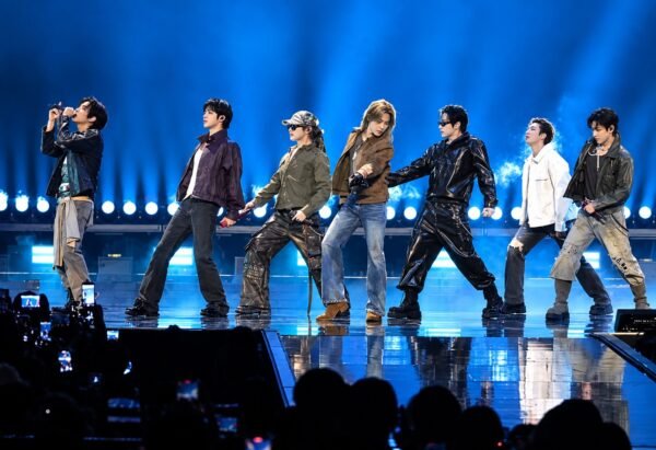 V de BTS sorprende en Bogotá al hablar en español durante el primer concierto de la banda en Colombia