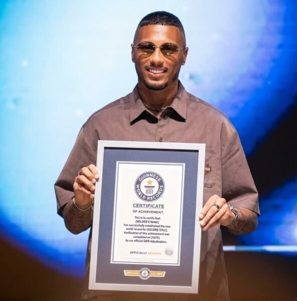 Eloy Room recibe reconocimiento de Guinness World Records por sus 16 atajadas ante Ecuador