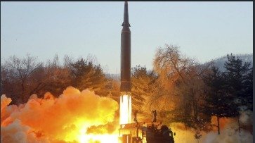 Corea del Norte confirma una prueba de misil balístico en medio de tensiones con Corea del Sur
