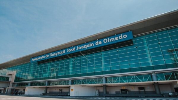 Autoridad Aeroportuaria analiza una posible ampliación del aeropuerto de Guayaquil
