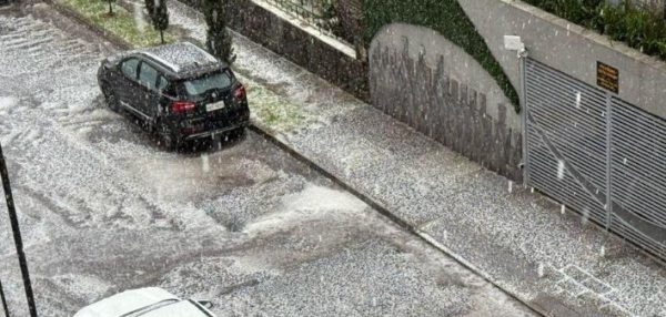 Fuerte granizada provoca emergencias y afecta la movilidad en Quito
