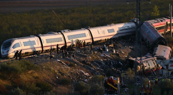 Accidente entre trenes de alta velocidad en España deja decenas de fallecidos y heridos